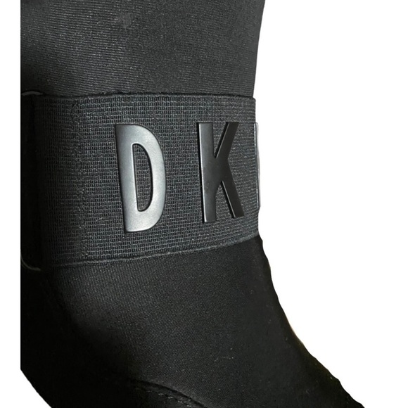 From DKNY, the Cosmos Logo‎ 3” Hidden Wedge Sneaker Slip On street style Sz 9.5M - Picture 14 of 15